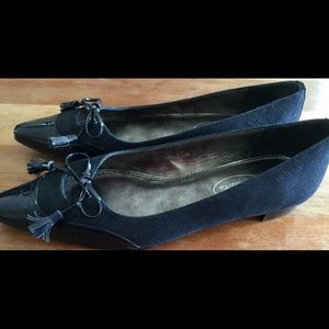 Talbots navy blue suede, kitten heel shoe